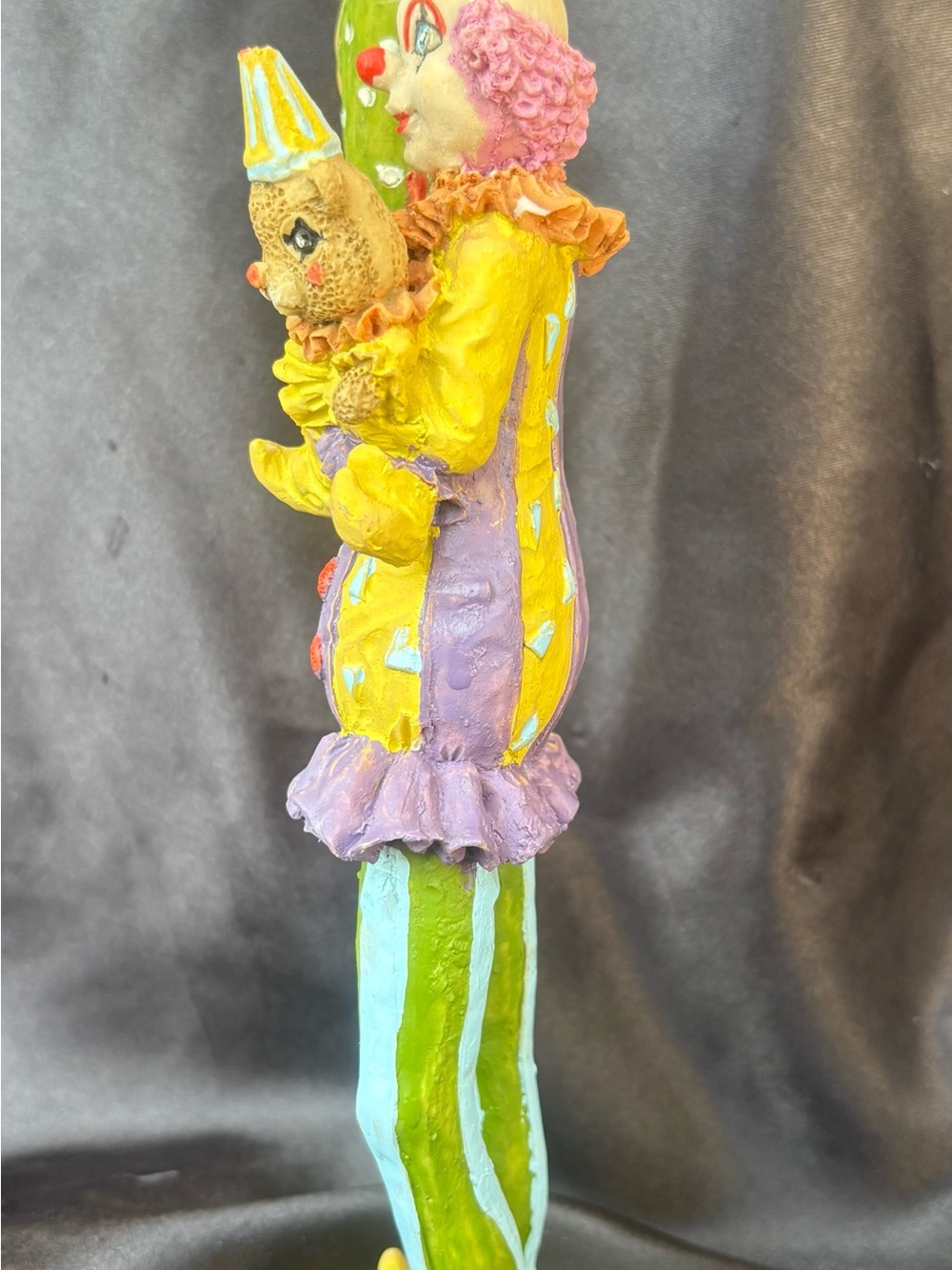 Vintage Circus Clown Figurine Holding Gift Box & Toy Bear Resin Collectible - Picture 2 of 4